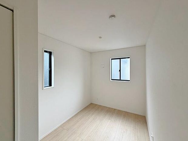 洋室 明るい洋室ではのんびりとお過ごしできます☆