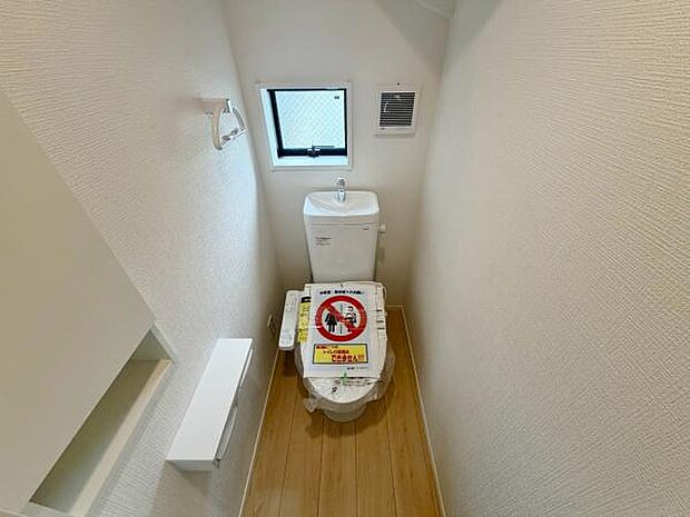 トイレ トイレには快適な温水洗浄便座付き
