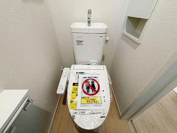 トイレ トイレには快適な温水洗浄便座付き 