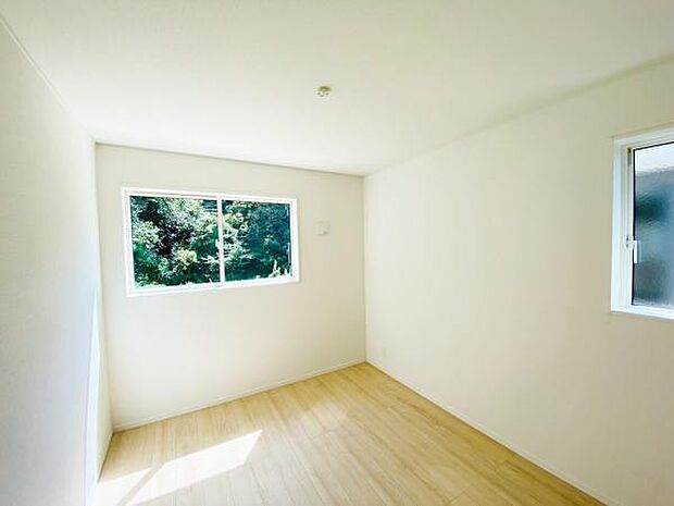 洋室 明るい洋室ではのんびりとお過ごしできます☆