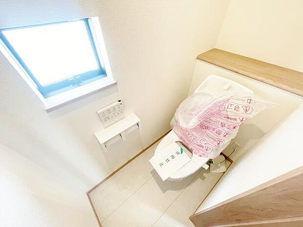 トイレ トイレには快適な温水洗浄便座付き