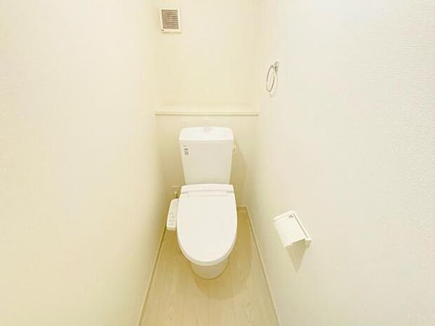 トイレ トイレには快適な温水洗浄便座付き