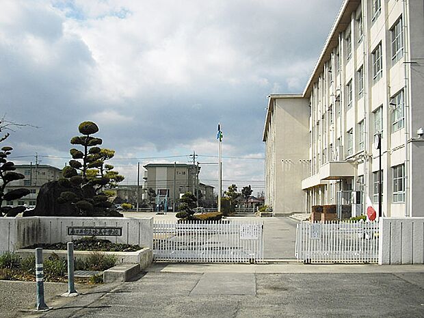 春日井市立味美中学校(1300m)