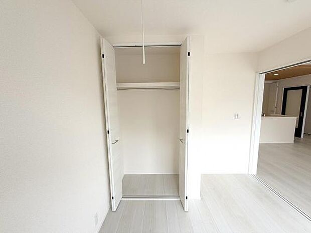 全居室収納スペースあり!荷物が多くても十分に収まります。