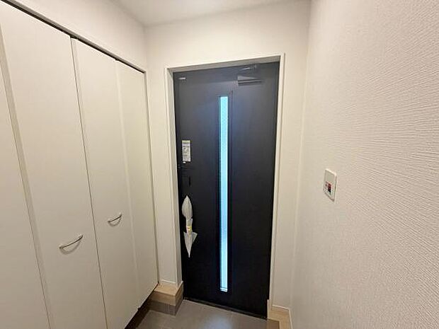 玄関 玄関横にシューズボックスがついているので、片付いた玄関がキープできます