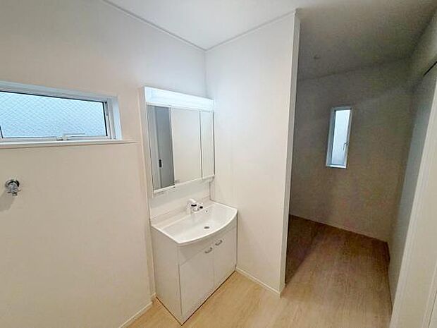 洗面 洗面からお化粧まで!忙しい朝の準備にぴったりな洗髪洗面化粧台付き