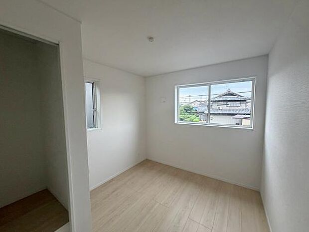 洋室 明るい洋室ではのんびりとお過ごしできます☆