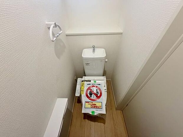 トイレ トイレには快適な温水洗浄便座付き 