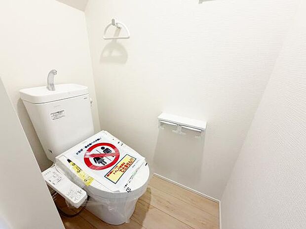トイレ トイレには快適な温水洗浄便座付き