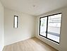 寝室：洋室 明るい洋室ではのんびりとお過ごしできます☆ 