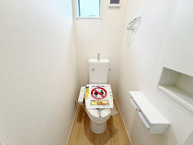 トイレ トイレには快適な温水洗浄便座付き 