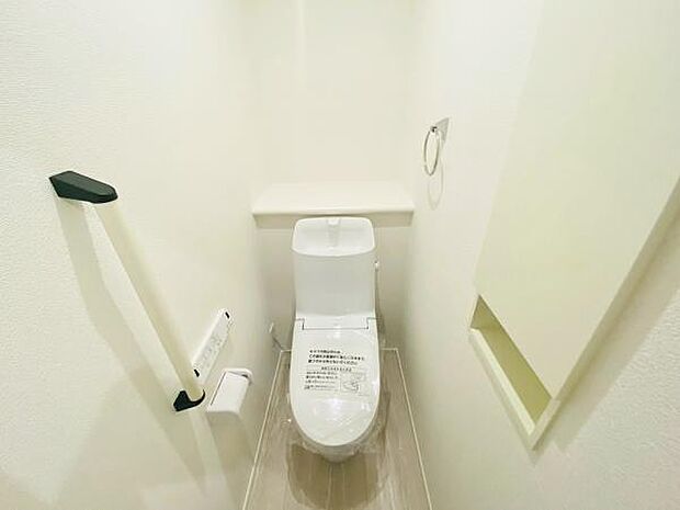 トイレ トイレには快適な温水洗浄便座付き