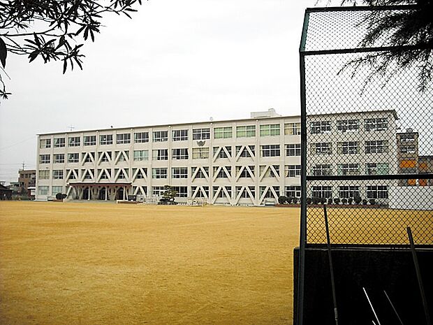 犬山市立羽黒小学校(600m)