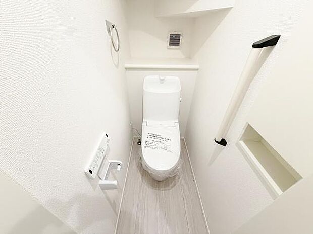 トイレ トイレには快適な温水洗浄便座付き