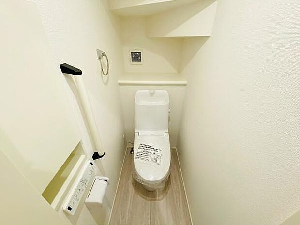トイレ トイレには快適な温水洗浄便座付き