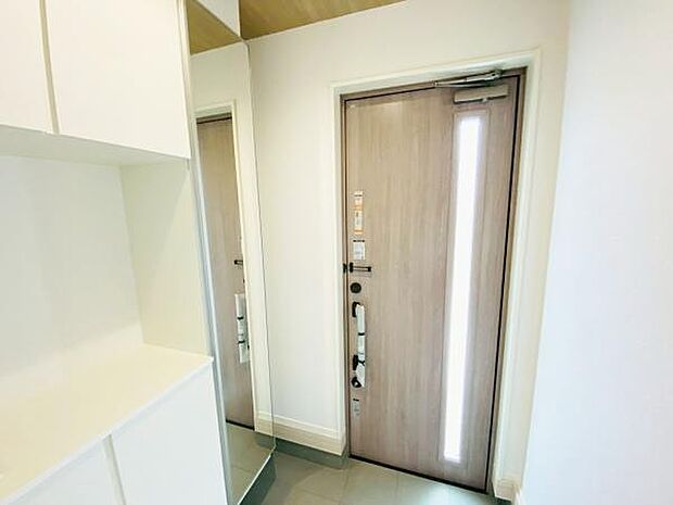 玄関収納 玄関横にシューズボックスがついているので、片付いた玄関がキープできます