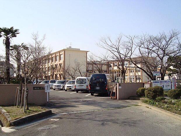 小牧市立一色小学校(1390m)