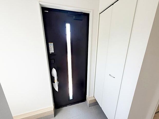 玄関収納 玄関横にシューズボックスがついているので、片付いた玄関がキープできます