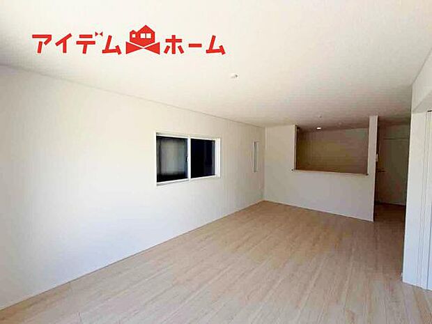 リビング 風通しが良いため、夏は風を感じて涼しく過ごせます☆ 