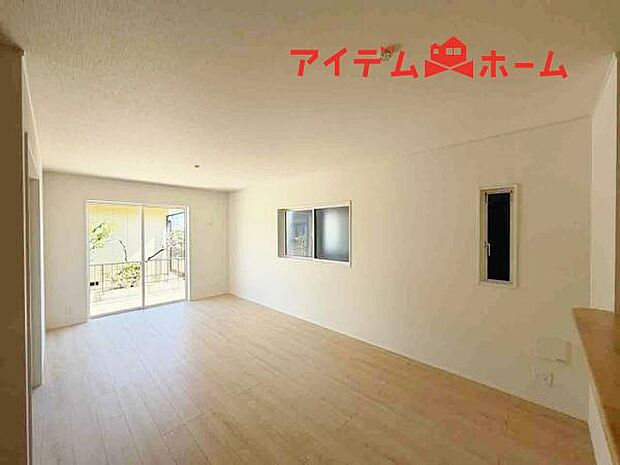 リビング 風通しが良いため、夏は風を感じて涼しく過ごせます☆ 