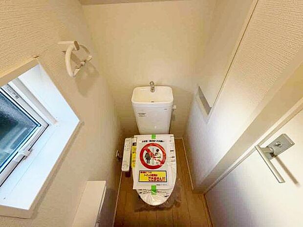 トイレ トイレには快適な温水洗浄便座付き 