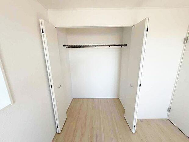 クローゼット 全居室収納スペースあり！荷物が多くても十分に収まります。 