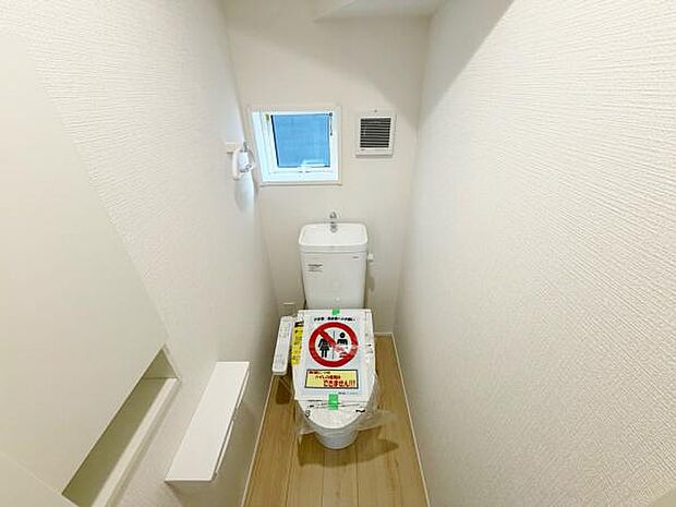 トイレには快適な温水洗浄便座付き