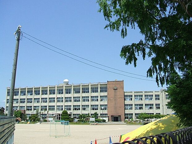 大口町立大口北小学校(870m)