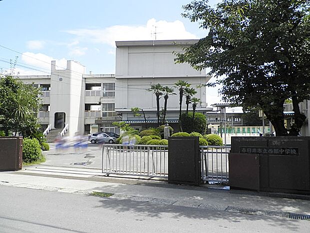 春日井市立西部中学校(570m)