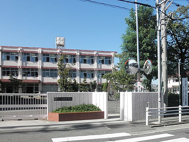 小牧市立味岡中学校(560m)
