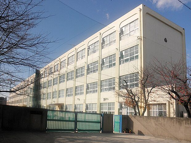 名古屋市立北中学校(160m)
