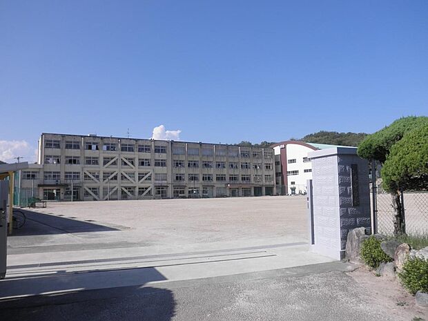 犬山市立城東中学校(600m)