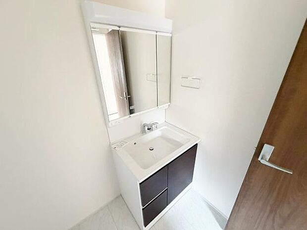 洗面 洗面からお化粧まで!忙しい朝の準備にぴったりな洗髪洗面化粧台付き
