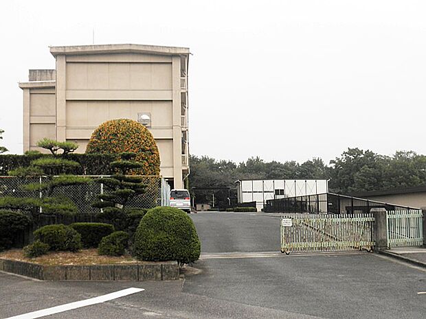 春日井市立北城小学校(850m)