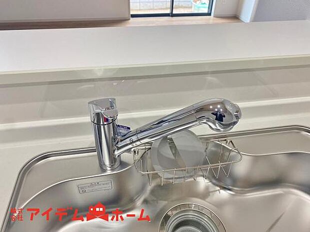 浄水器付き水栓 蛇口をひねるとすぐにきれいなお水が使える蛇口一体型浄水器を設置