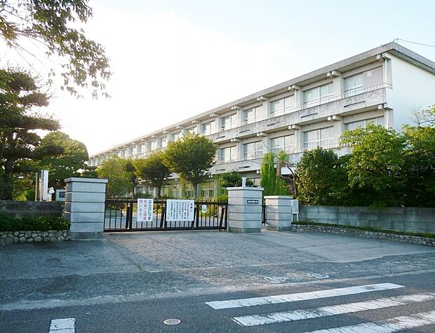 半田市立花園小学校（130m）