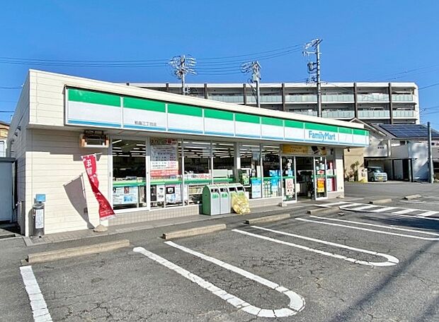 ファミリーマート 粕畠三丁目店（498m）