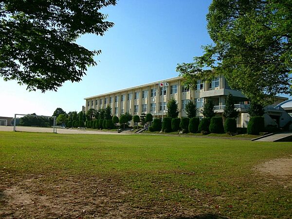 東郷町立 諸輪小学校（620m）