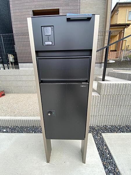 不在時でも荷物が受け取れるため、受け取りが困難な世帯や、直接業者と顔を合わせずに済みます。