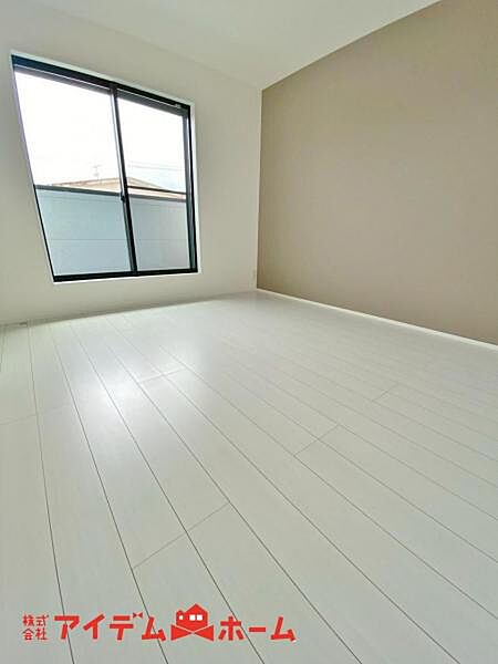 充分な広さと収納機能を備えた部屋はお子様の自発性と成長を促します。お子様の成長を支える、勉強や好きなことに没頭する学びの空間にどうぞ。