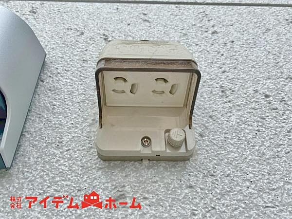屋外にコンセントを設置。屋外での電気製品の使用をより便利にしてくれます。