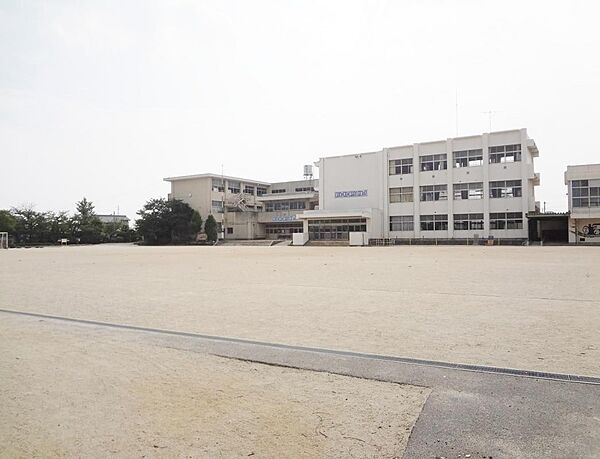 東浦町立片葩小学校（240m）