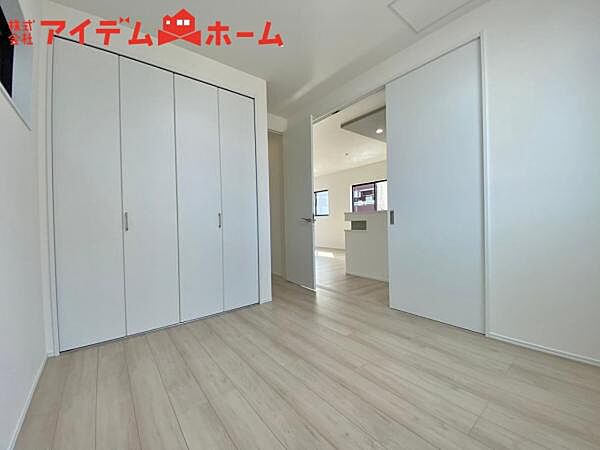 広々とした居住空間は日々の暮らしを彩り、 心のやすらぎと満足感を与えてくれます。