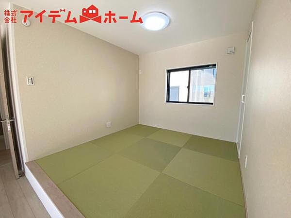 リビングから目が届く和室は、お子様の遊び場・ 家事スペースとして使うのもオススメです！