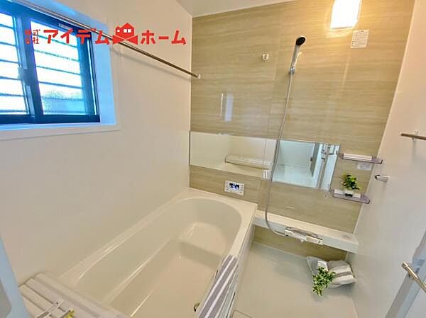 1号棟 1坪タイプのバスルーム。 ゆったり足が伸ばせるので、毎日の疲れを癒やせます。