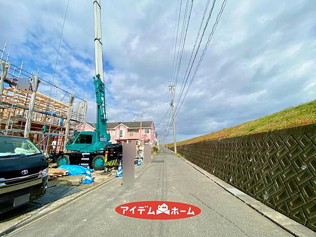 〇●前面道路(撮影2025年12月)●〇 モデル案内も承ります　　　　　　 アイデムホーム南店は緑区役所から徒歩2分 水曜日も営業しております　　　　　　 