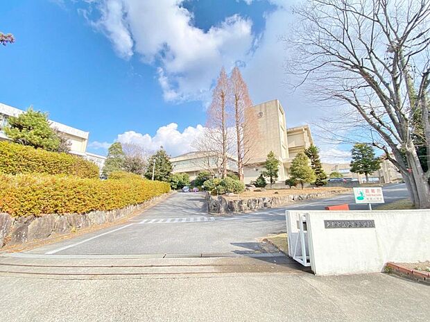 東郷町立東郷小学校(680m)