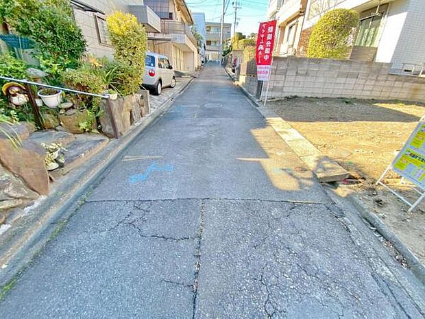 〇●前面道路(撮影2025年12月)●〇 モデル案内も承ります　　　　　　 アイデムホーム南店は緑区役所から徒歩2分 水曜日も営業しております　　　　　　 