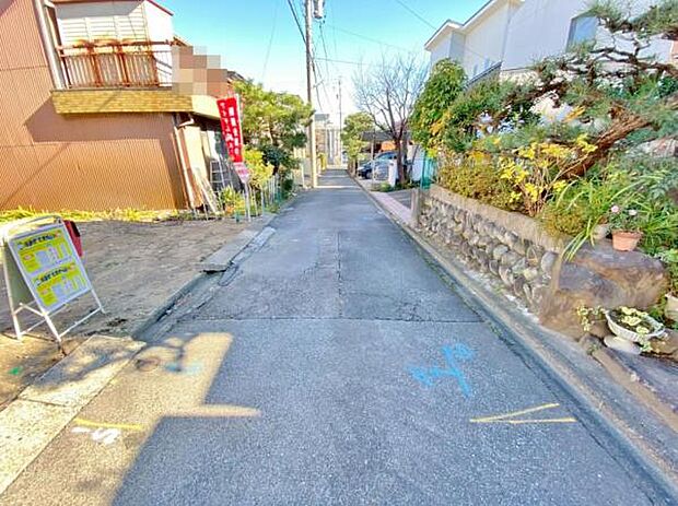〇●前面道路(撮影2025年12月)●〇 モデル案内も承ります　　　　　　 アイデムホーム南店は緑区役所から徒歩2分 水曜日も営業しております　　　　　　 