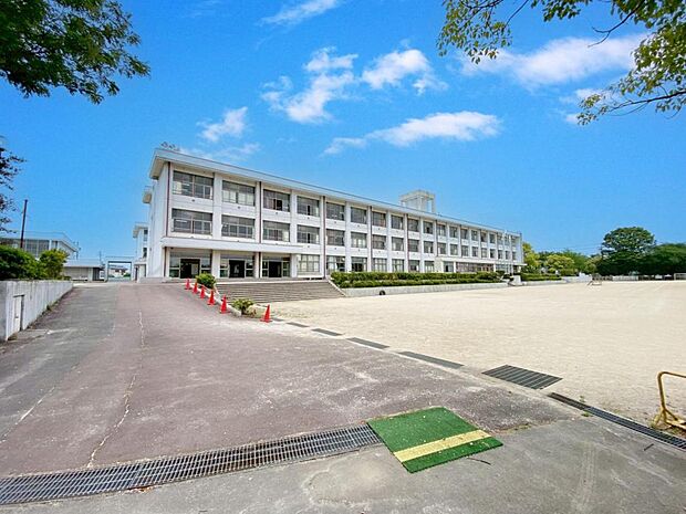 みよし市立中部小学校(1230m)